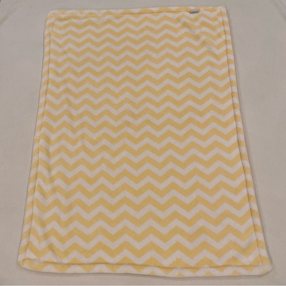 Carters Yellow White Baby Blanket Chevron Zig Zag Striped Throw Crib Security
